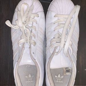 Basic white Adidas